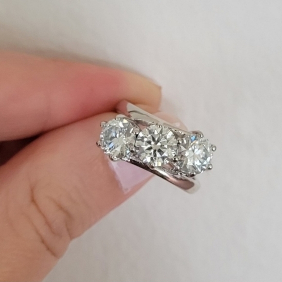 New 3ct Beautiful Moissanite Diamond Ring - Picture 5 of 10